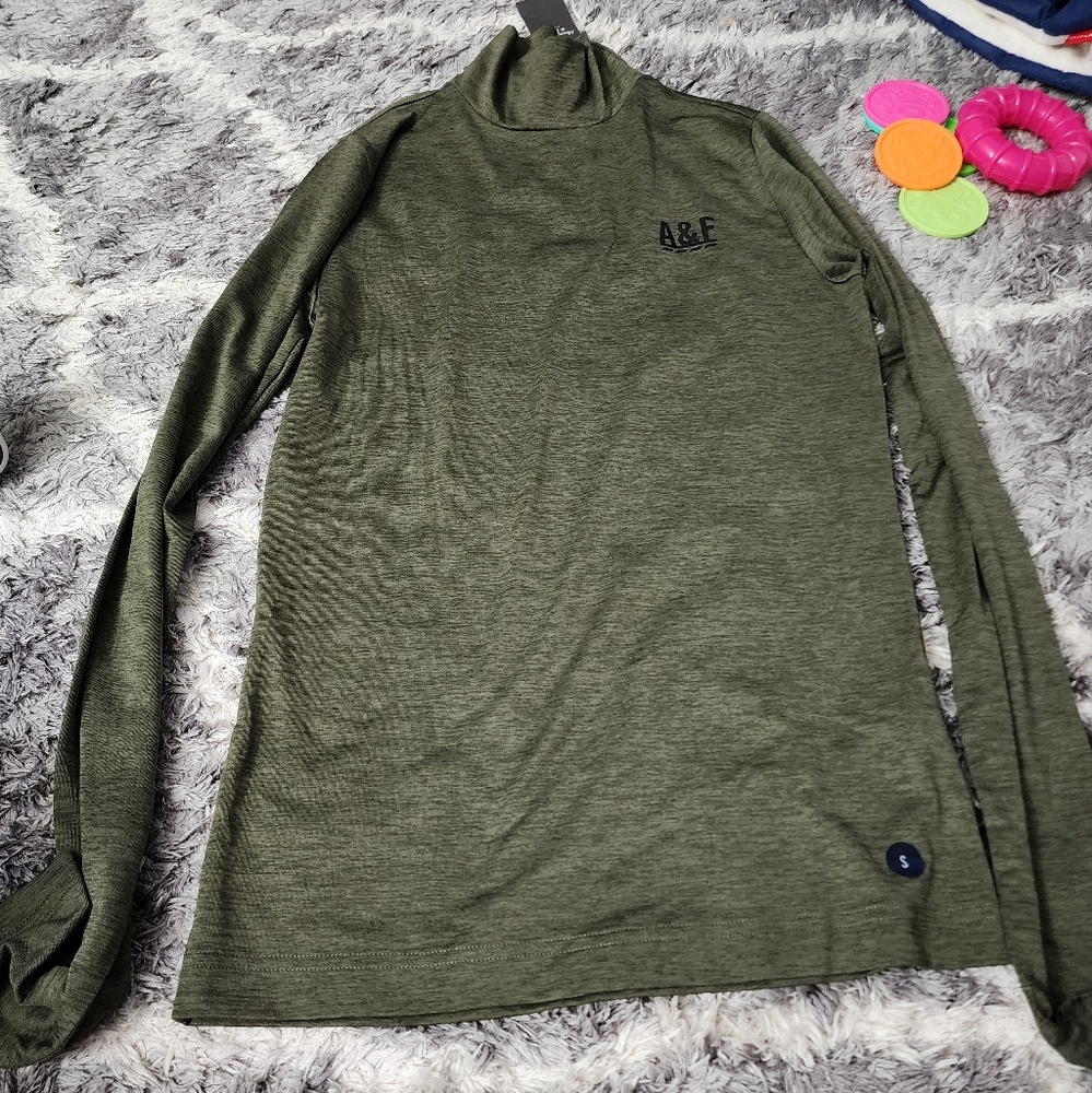 Abercrombie & Fitch Green Workout Long Sleeve Tee